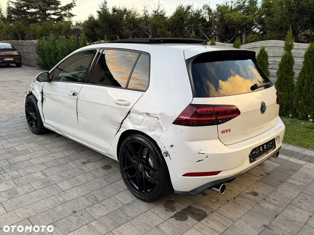 Volkswagen Golf GTI (BlueMotion Technology) DSG Performance - 16