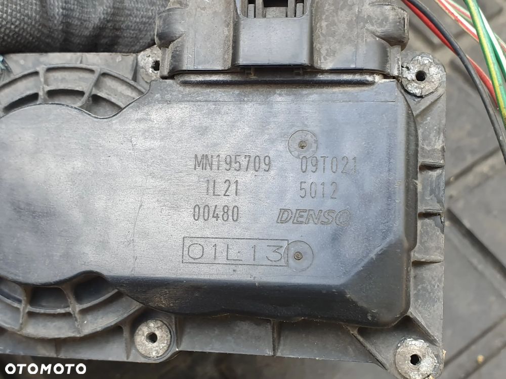 PRZEPUSTNICA POWIETRZA MITSUBISHI COLT SMART FORFOUR 1.3 1.5 16V MN195709 WTYCZKA INSTALACJA - 3
