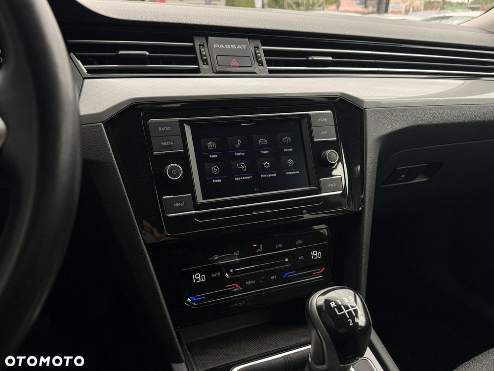 Volkswagen Passat - 23