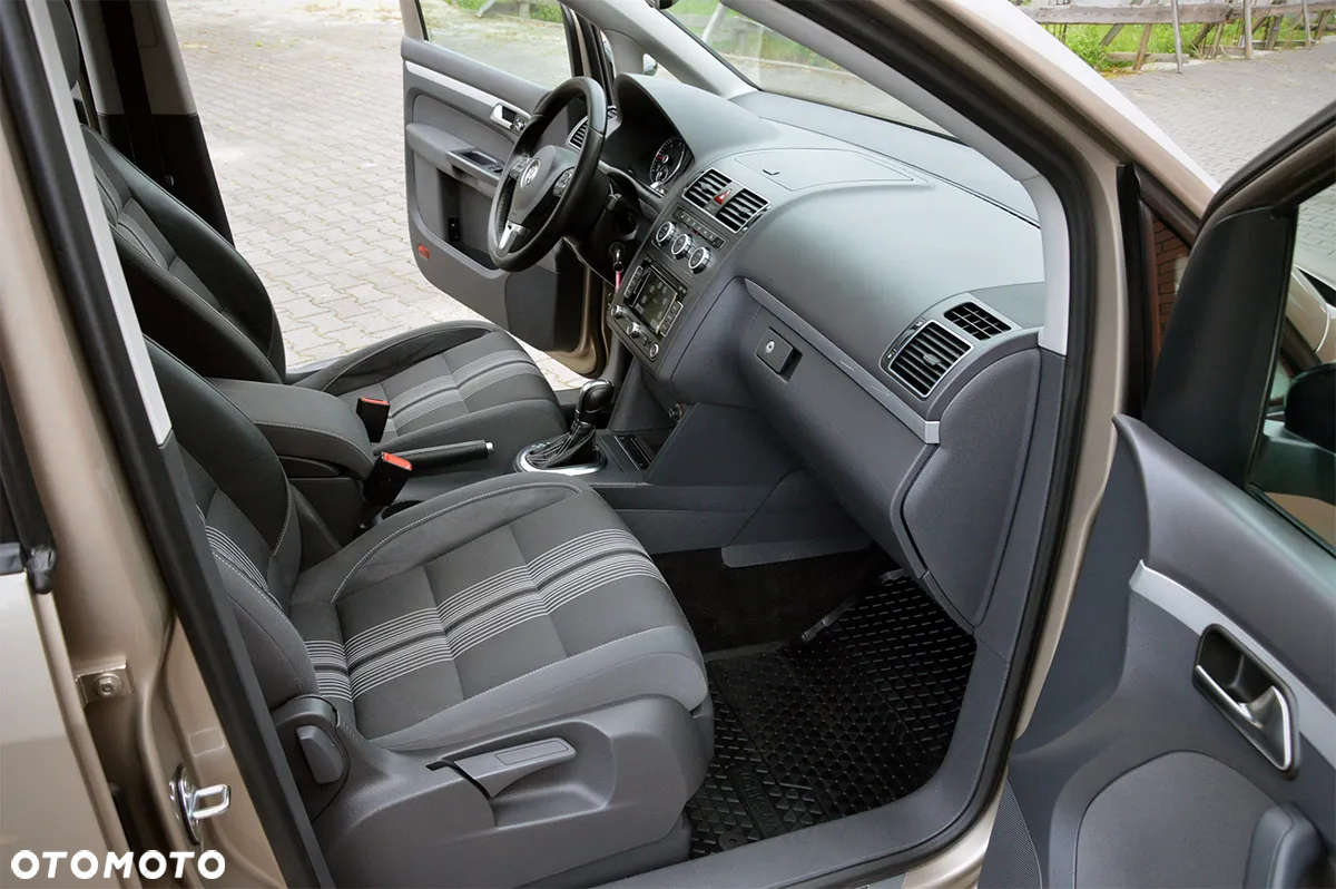 Volkswagen Touran 2.0 TDI DPF DSG MATCH - 11
