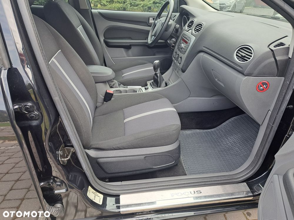 Ford Focus 1.6 16V Ambiente - 8