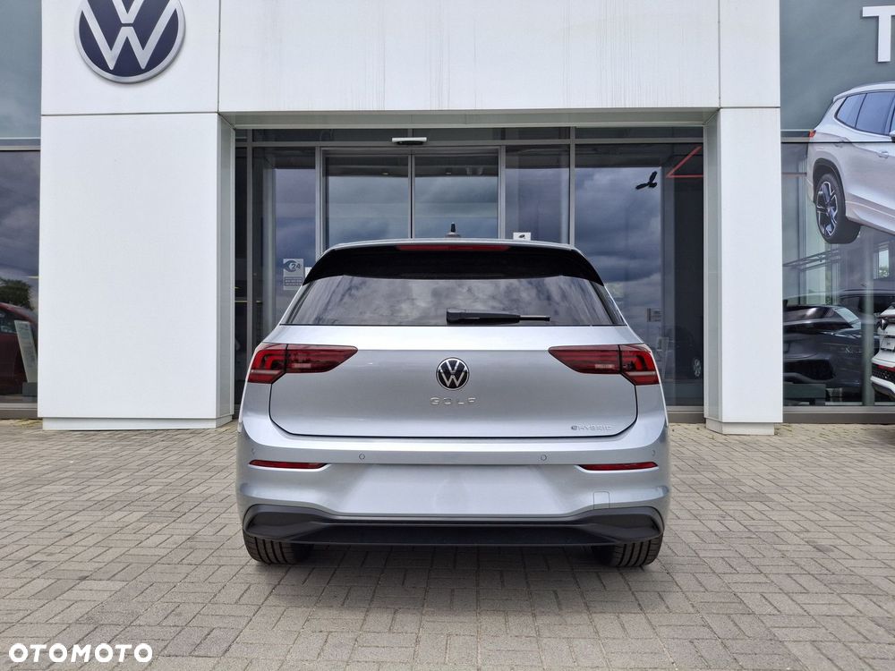 Volkswagen Golf - 8