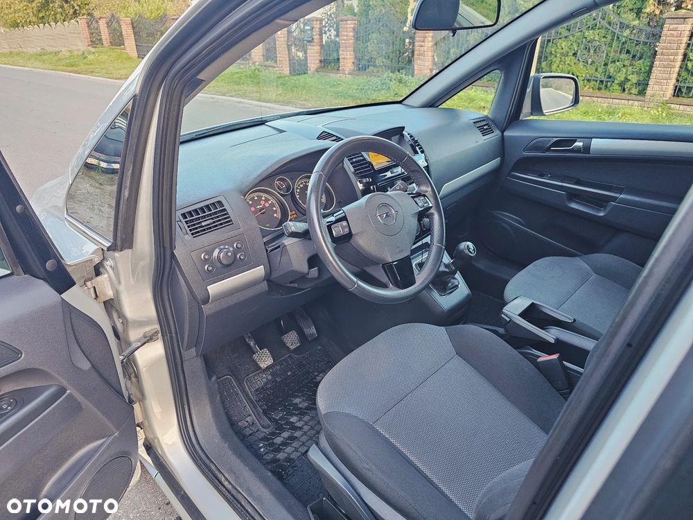 Opel Zafira - 10
