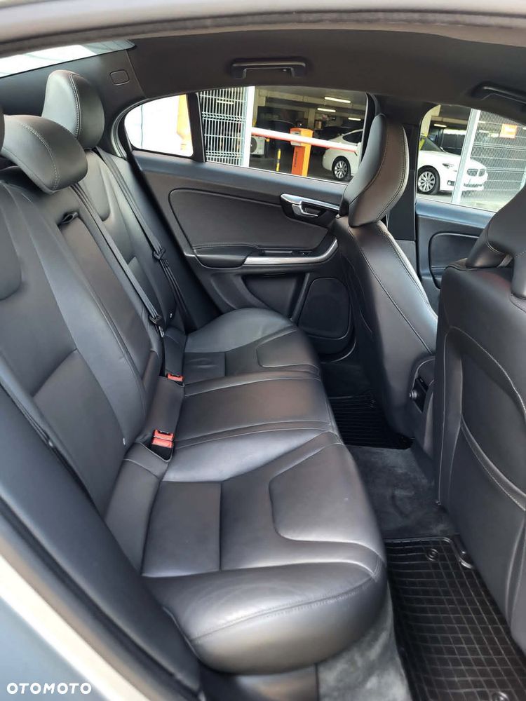 Volvo S60 D4 Momentum - 9