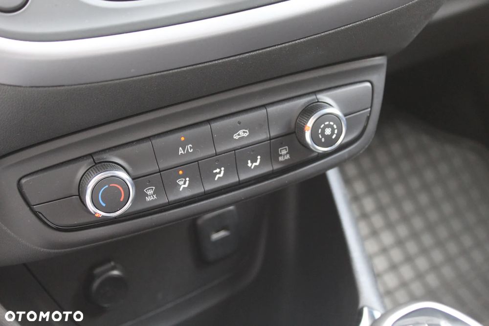 Opel Crossland X - 16
