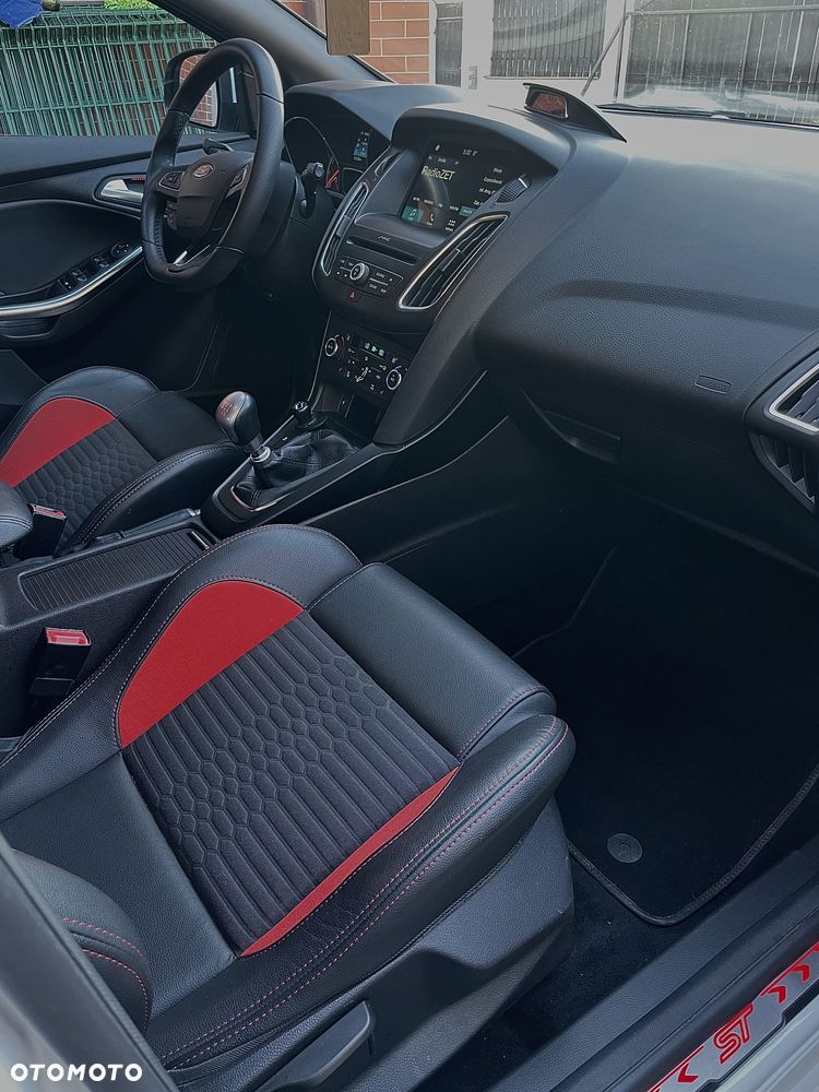 Ford Focus 2.0 EcoBoost ST-2 - 23