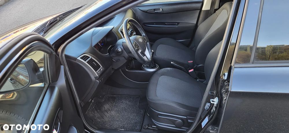 Hyundai i20 1.25 Wersja Jubileuszowa - 14