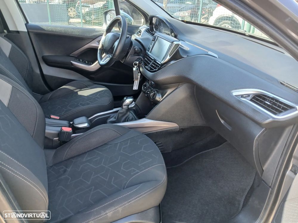 Peugeot 2008 1.2 PureTech Style - 24