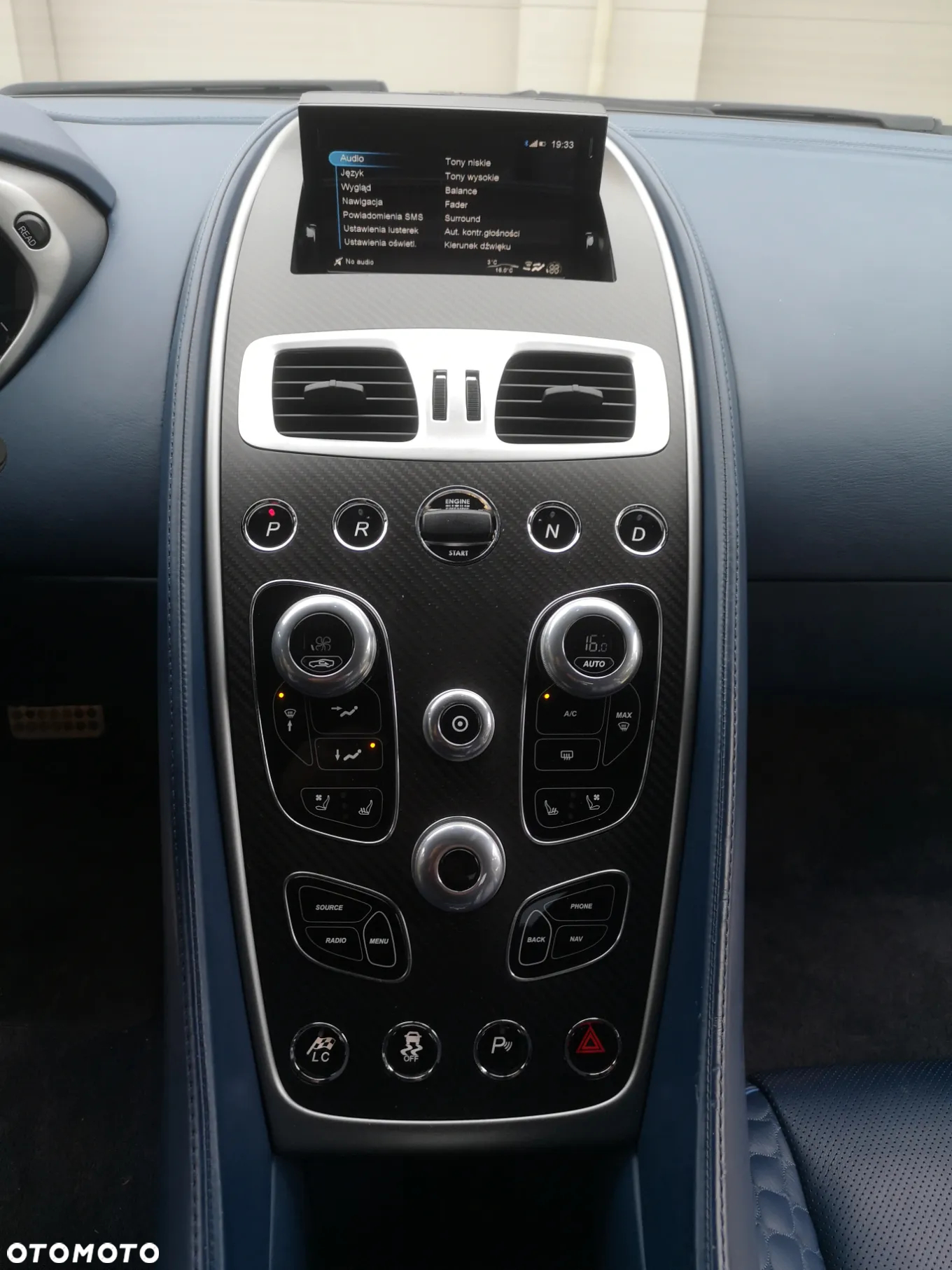 Aston Martin Vanquish - 14