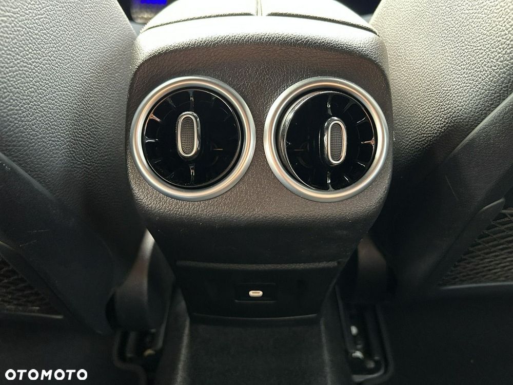 Mercedes-Benz CLA - 25