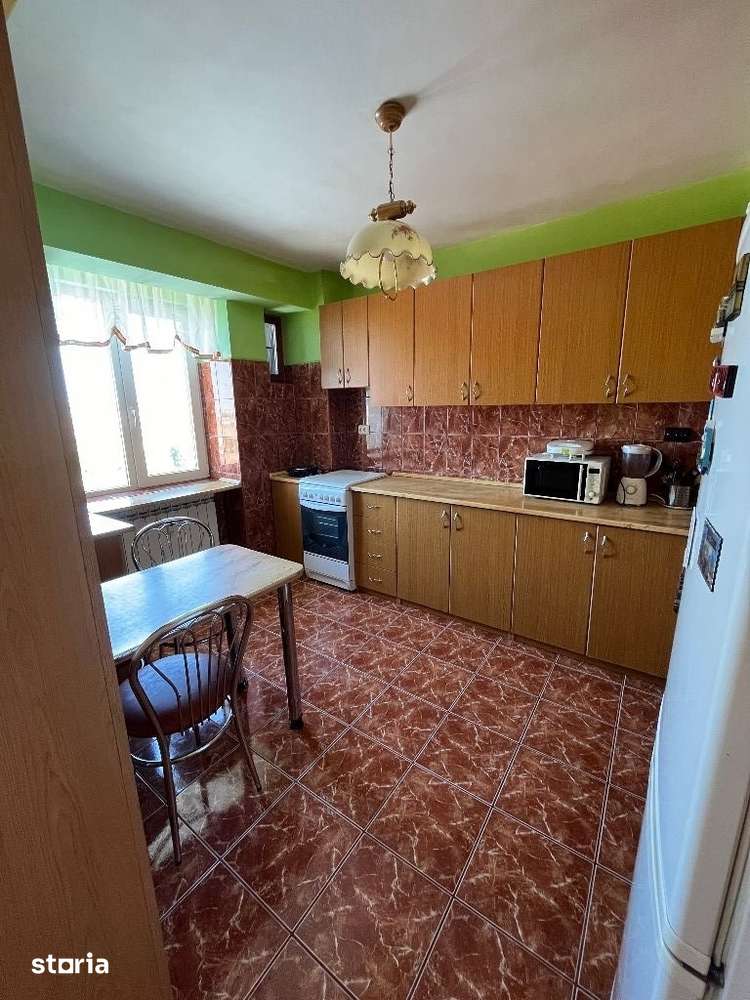 Închiriez apartament ultracentral, cu 3 camere, decomandat, utilat — fotografia 3