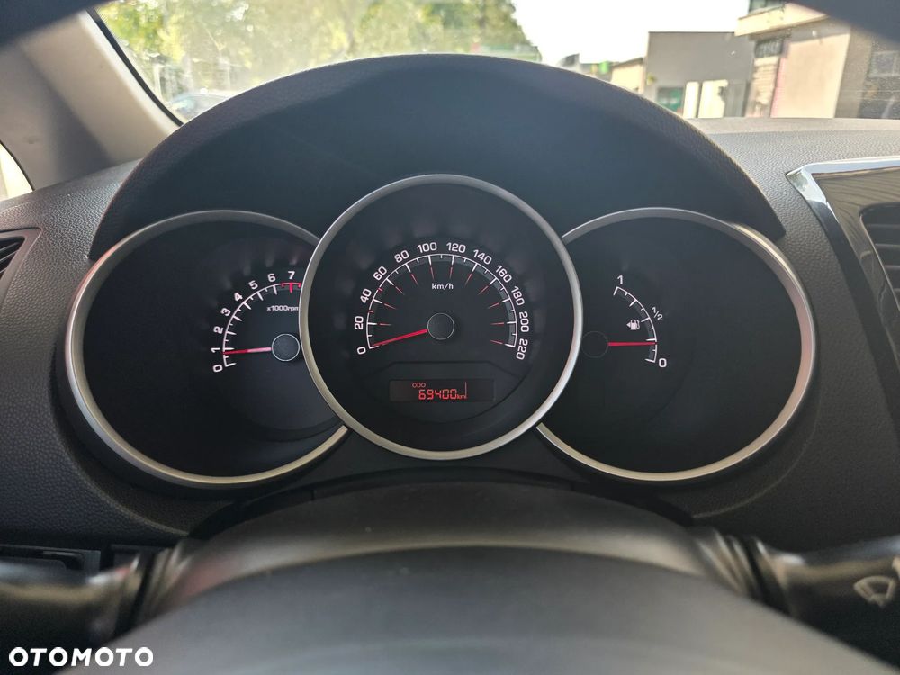 Kia Venga 1.4 Business Line - 12