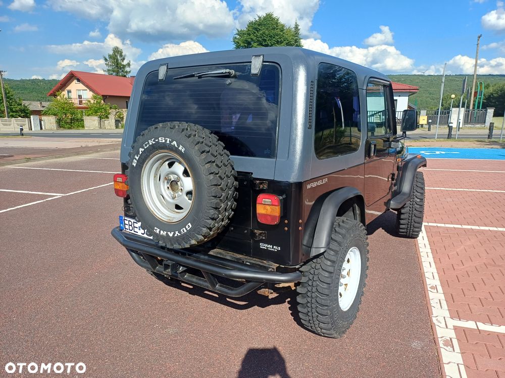 Jeep Wrangler - 12