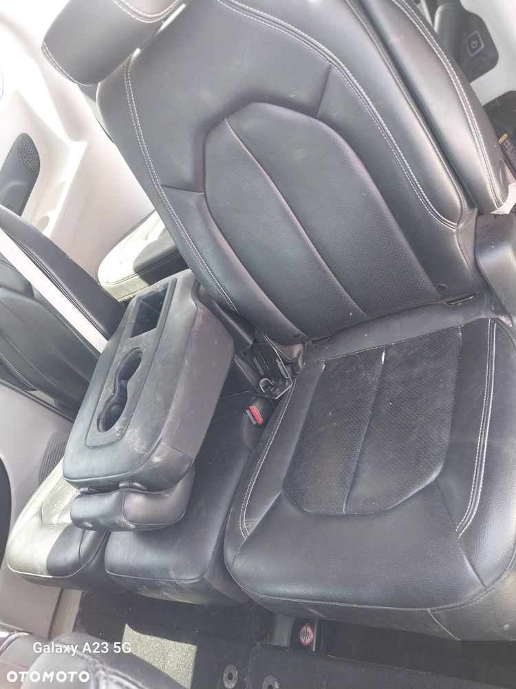 Chrysler Pacifica - 15