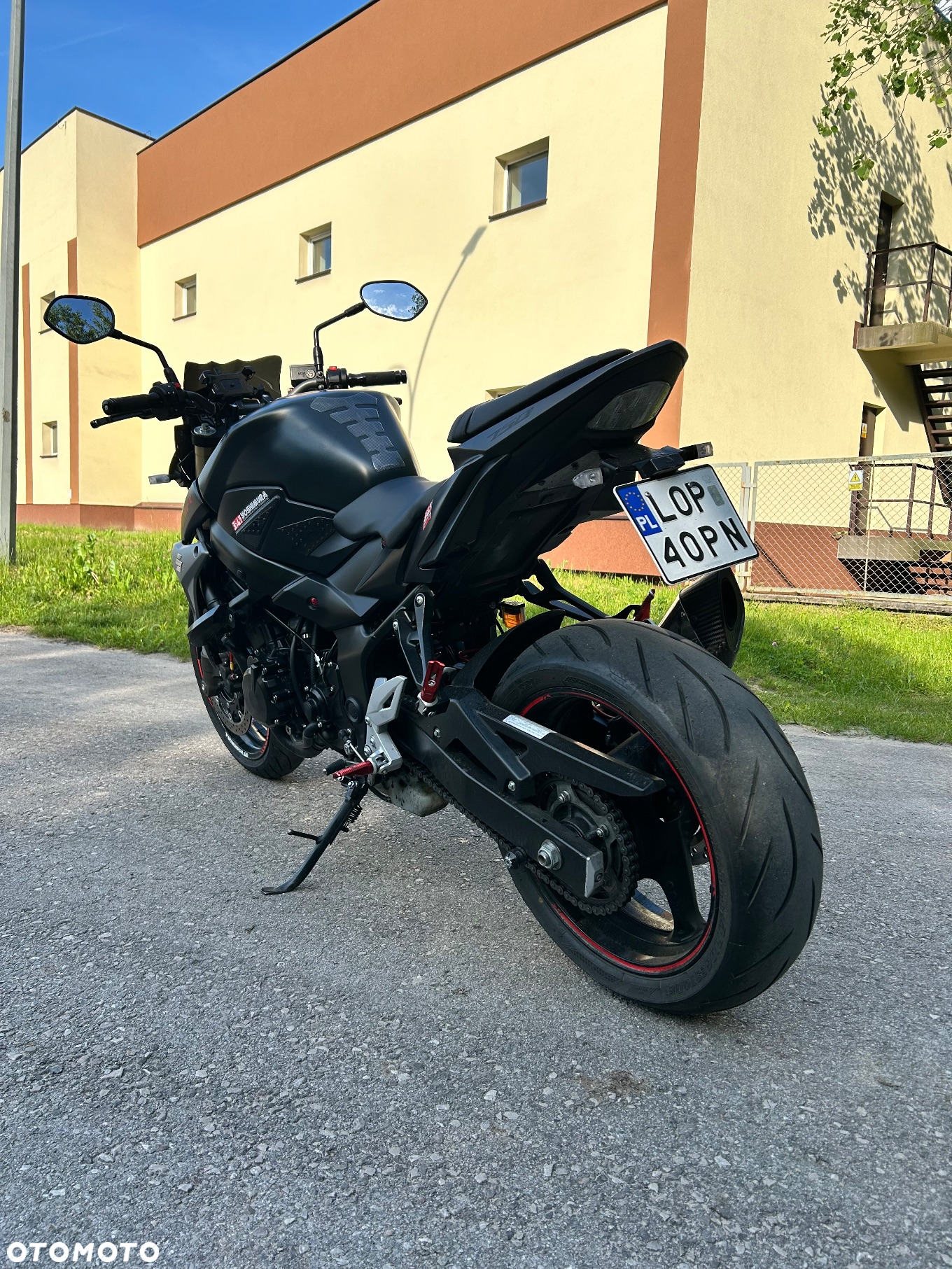 Suzuki GSR - 4