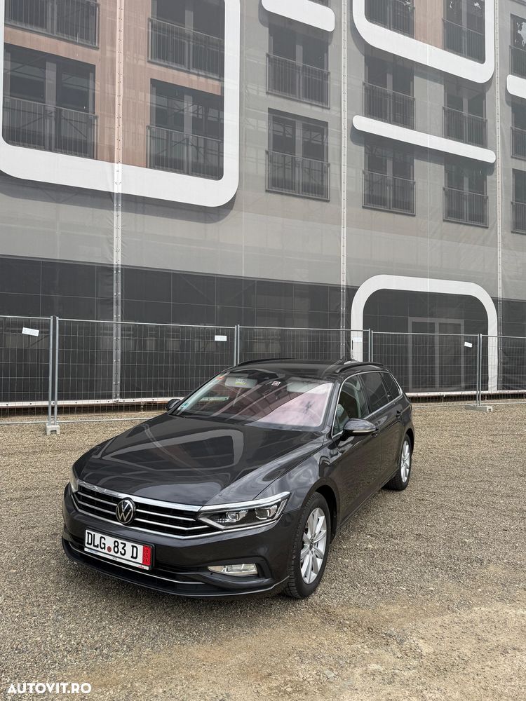 Volkswagen Passat - 1