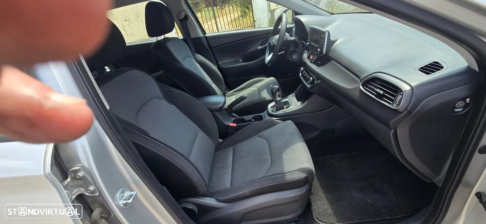 Hyundai i30 blue 1.4 - 14