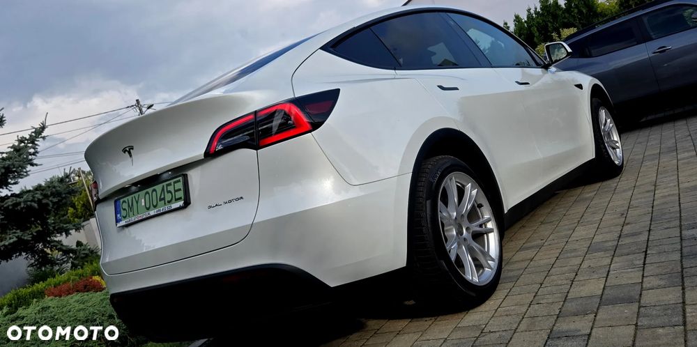 Tesla Model Y Long Range Dual Motor AWD - 14