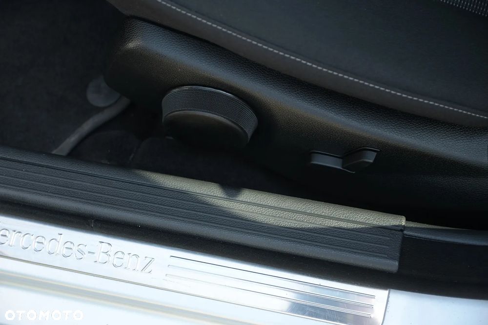 Mercedes-Benz Klasa C 180 CGI Automatik BlueEFFICIENCY Elegance - 25