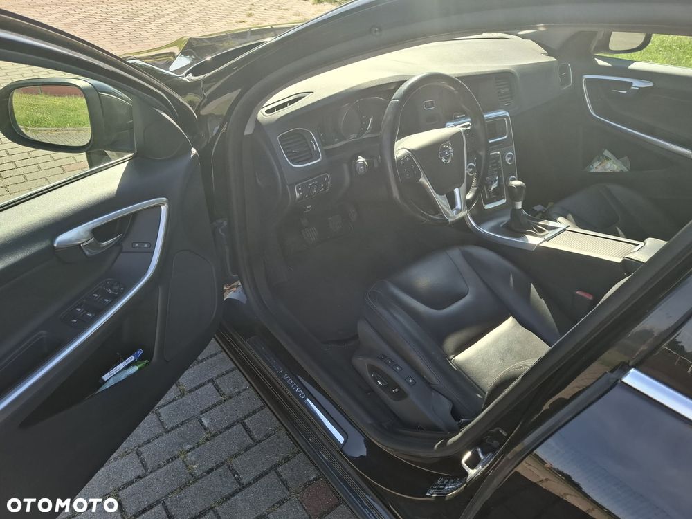 Volvo V60 D2 Summum - 12