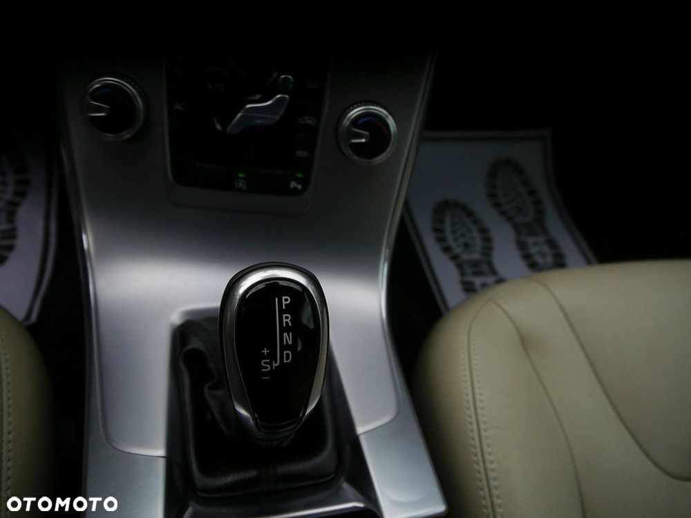 Volvo V60 D2 Drive-E Momentum - 25