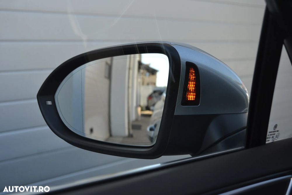 Volkswagen Passat 2.0 TDI SCR DSG 4Motion Elegance - 36