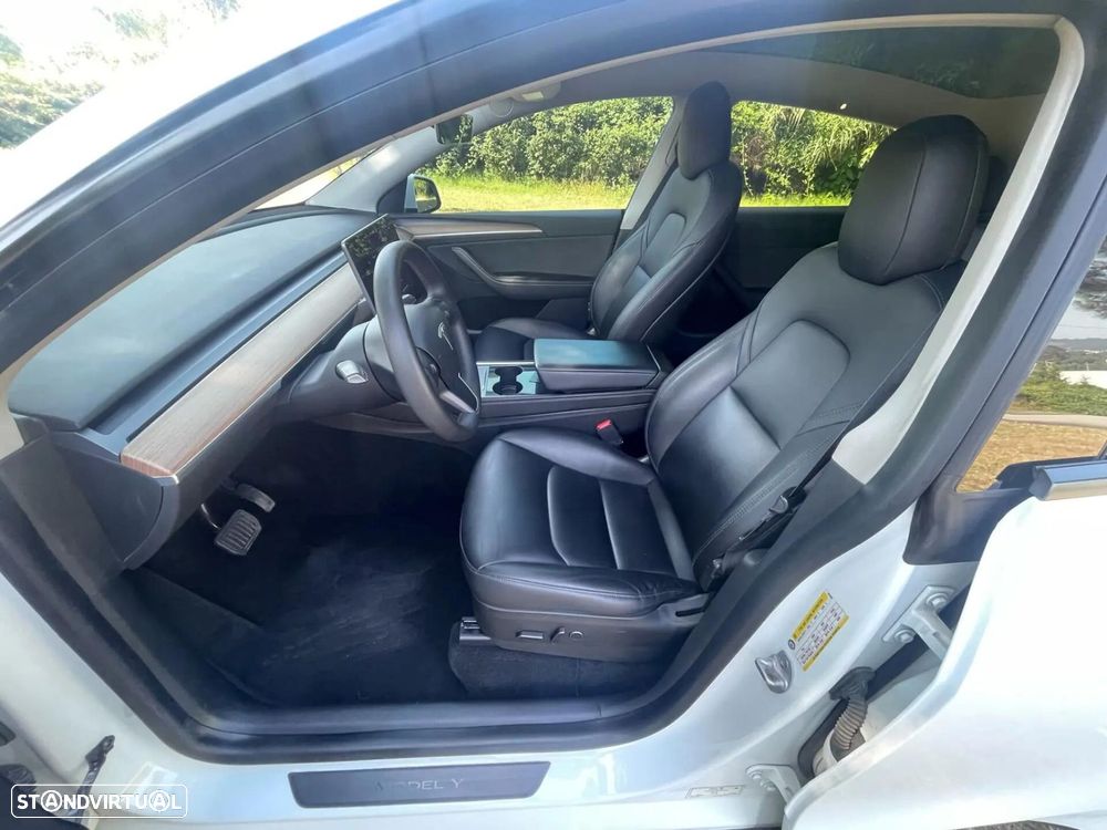 Tesla Model Y Long Range Dual Motor AWD — fotografia 5