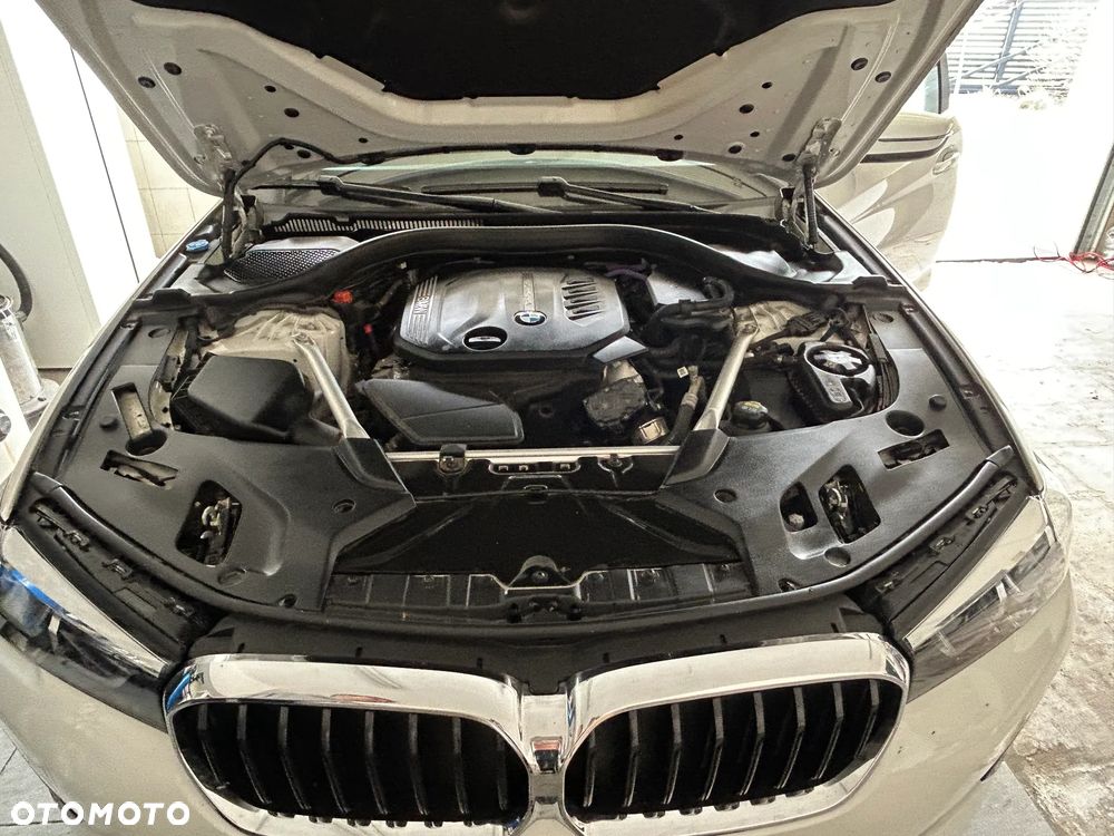 BMW Seria 5 518d - 10