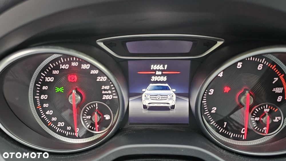 Mercedes-Benz GLA - 6