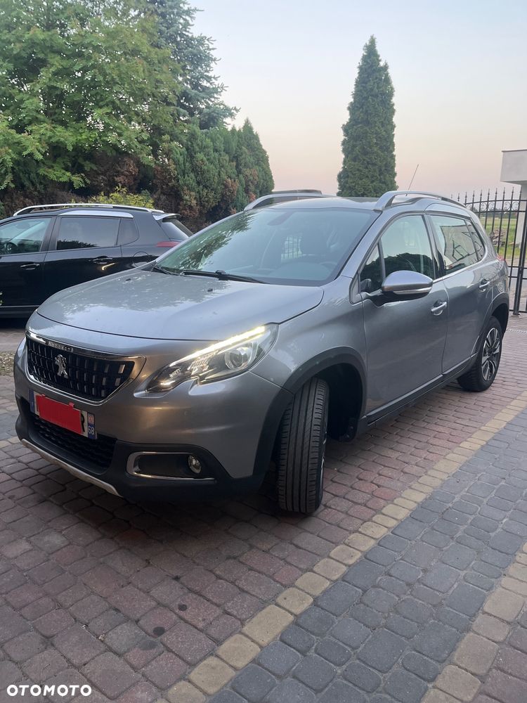 Peugeot 2008 1.2 Pure Tech Signature - 4