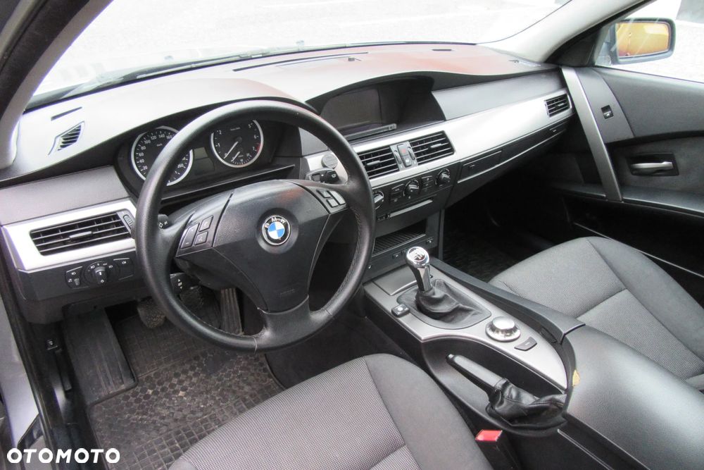 BMW Seria 5 520i - 4