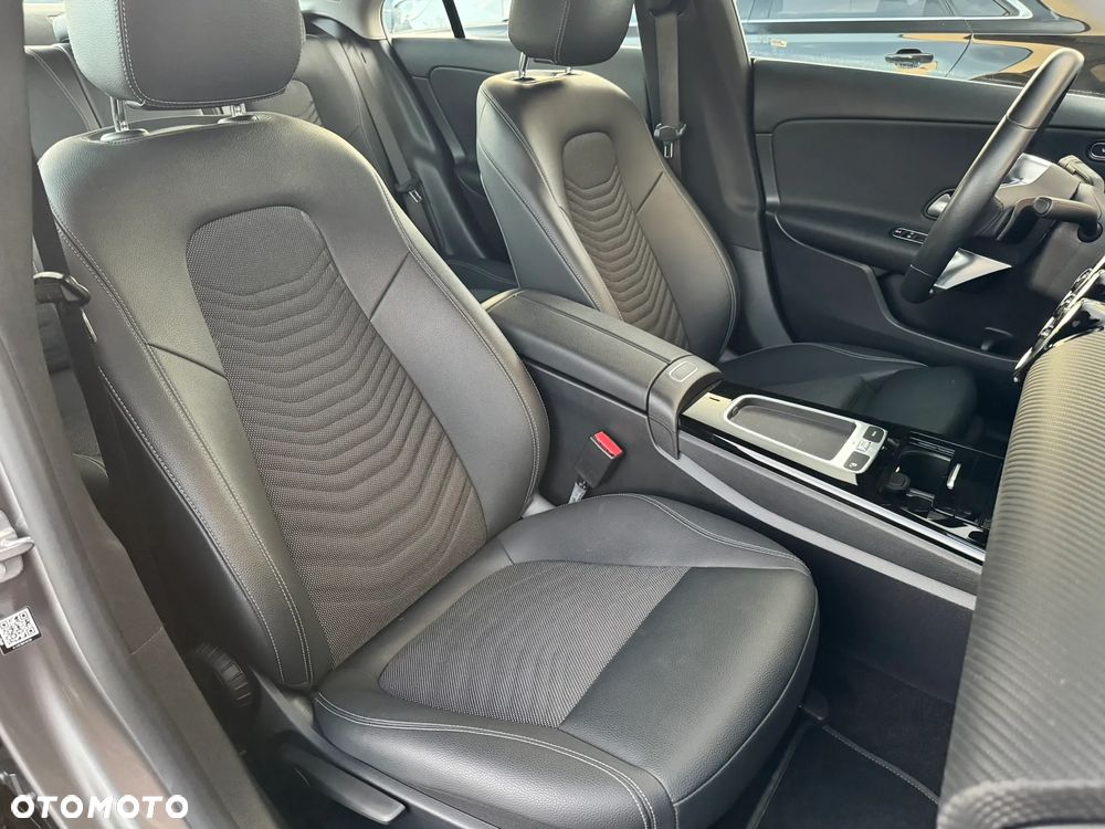 Mercedes-Benz CLA 200 Progressive 7G-DCT - 19