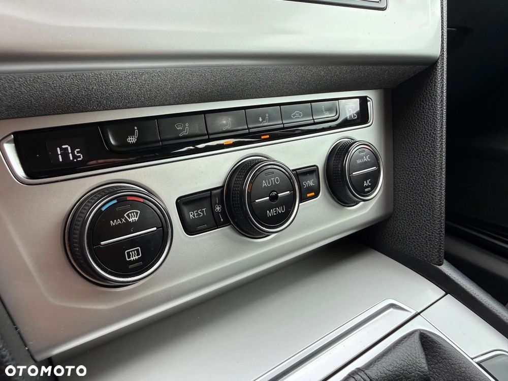 Volkswagen Passat - 29