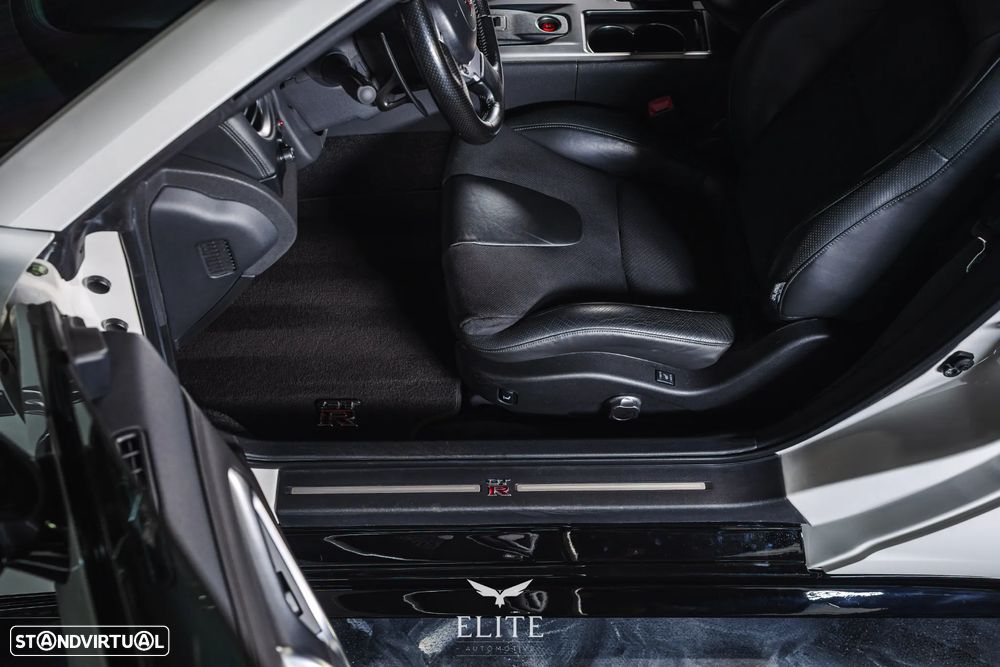Nissan GT-R Premium Edition - 16
