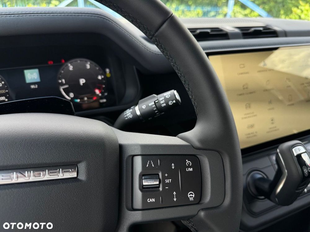 Land Rover Defender - 12