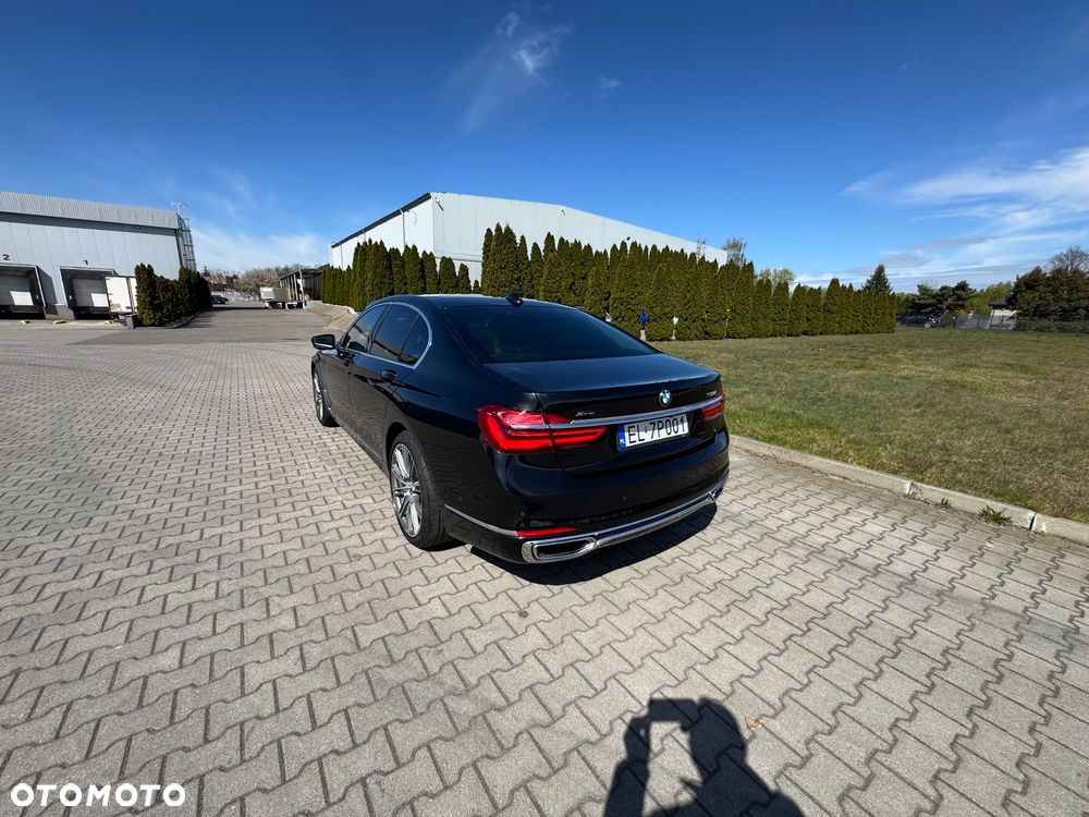 BMW Seria 7 750i xDrive - 5