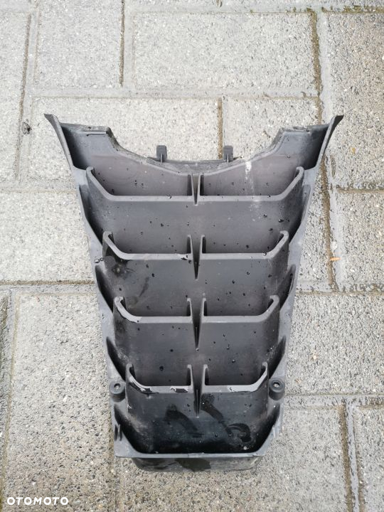 Grill  atrapa  PEUGEOT METROPOLIS 400 - 2
