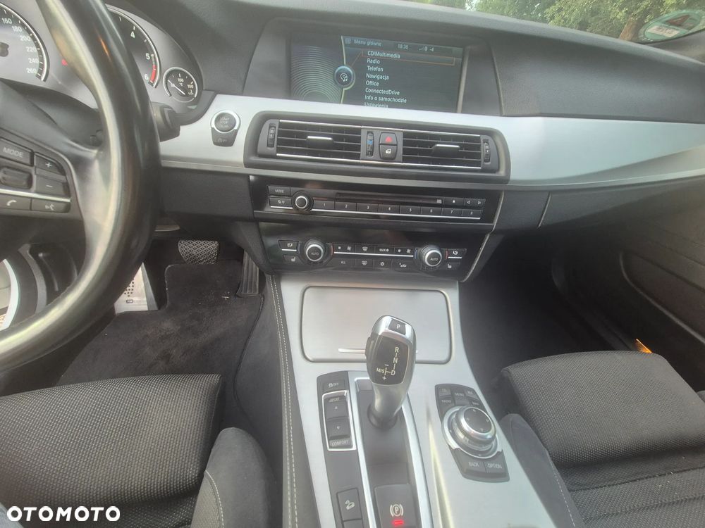 BMW Seria 5 530d xDrive - 13