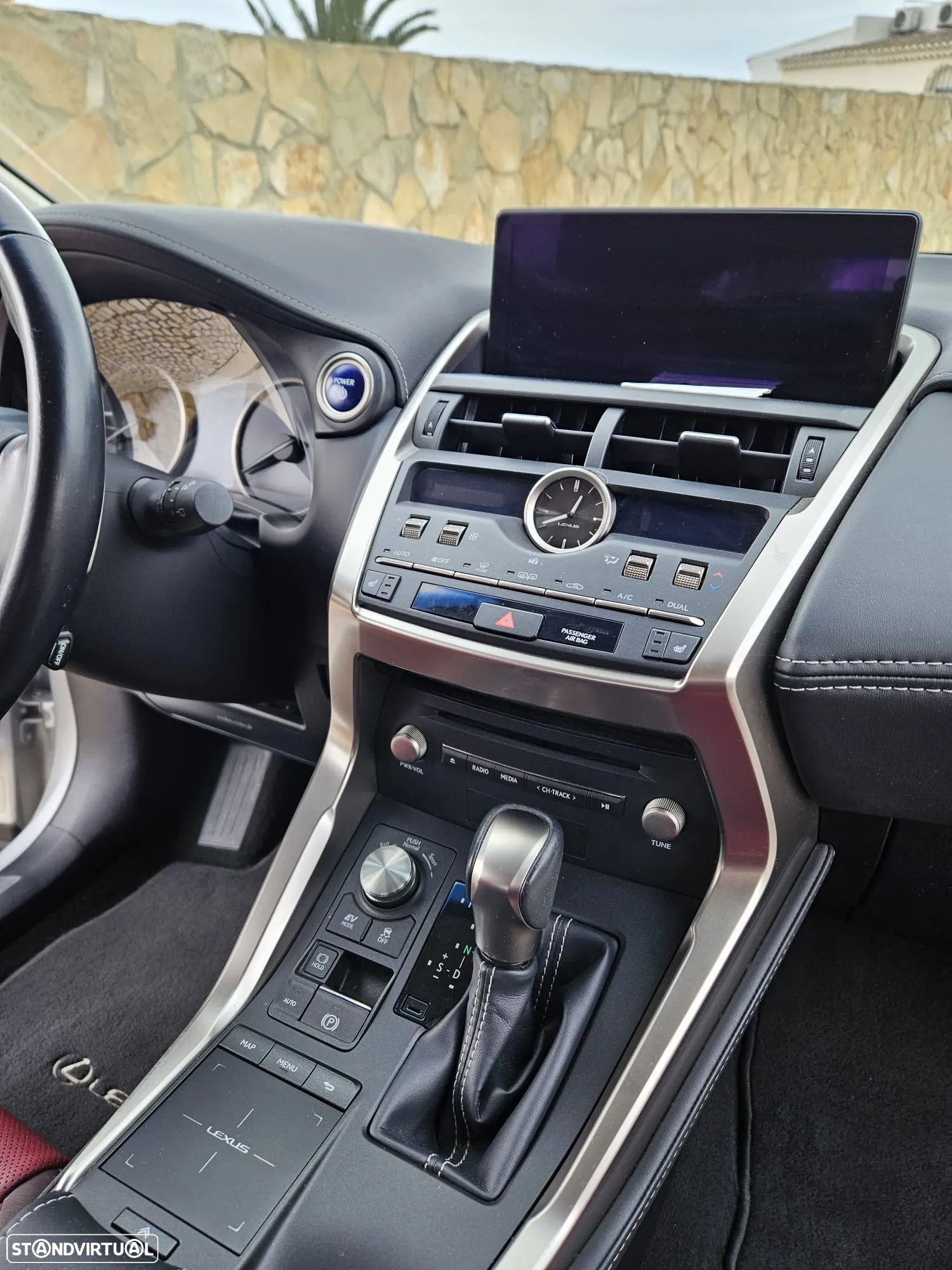 Lexus NX 300h Executive+ - 11
