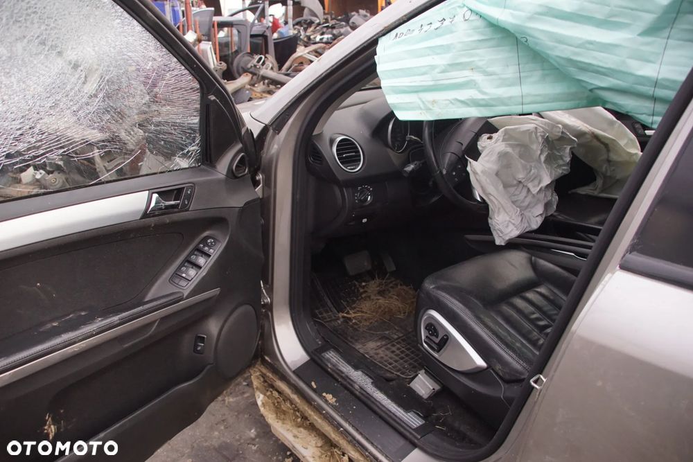 Auto na części - Mercedes ML W164 320 CDI 3.0 CDI 224 KM 642940 OM642 722902 723 2008R Silnik Skrzynia Drzwi Maska Klapa Zderzak Szyba Klamka Lampa Deska Kokpit Sterownik Moduł Czujnik Licznik Kierownica Wyświetlacz Panel - 8