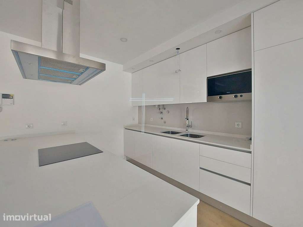 Moradia geminada com sotão, totalmente remodelada - Santo António d... - Grande imagem: 4/40