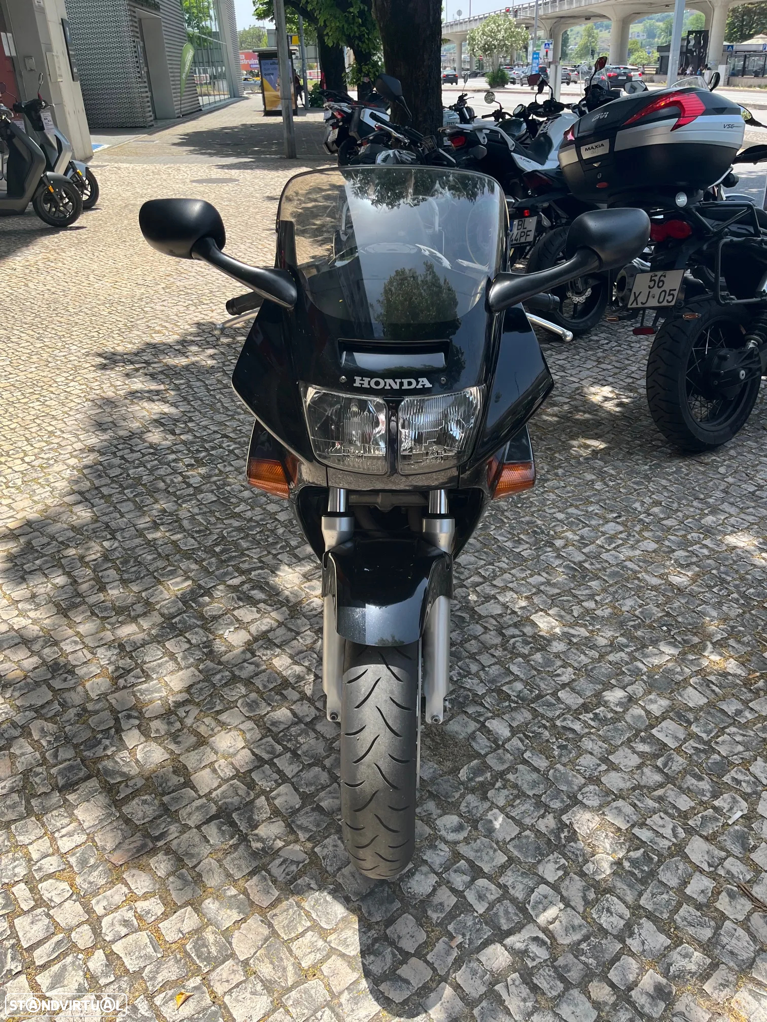 Honda VFR 750 F - 4
