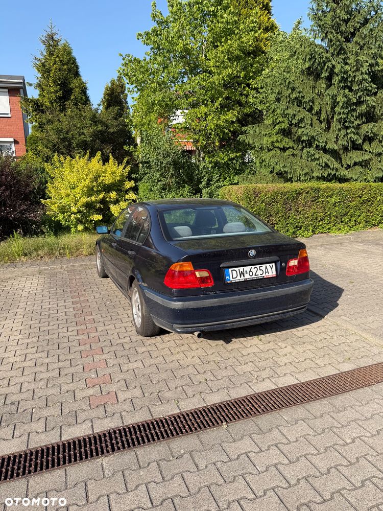 BMW Seria 3 318i - 4