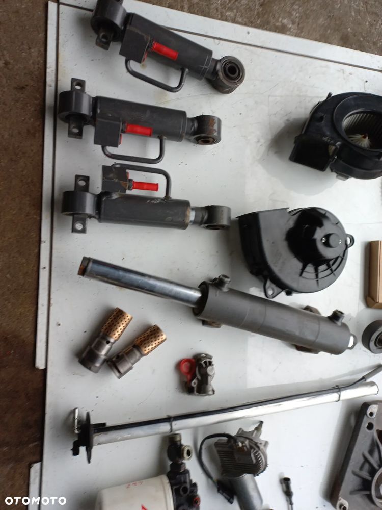 Części Agco Valtra,Massey,Fendt Obudowa PTO M934152220300,koło zębate,ACV079246A,SIŁOWNIK TUZA,OGNIBENE,ACV3867420,ACX2728610,4293088M1,CZUJNIK PALIWA,ACX2728590,10911060,0046106100000,934152221020,przekładnia czołowa,filtr kabinowy,acw2380980.acw1481500,chłodnica wody,ACV0303150. - 3