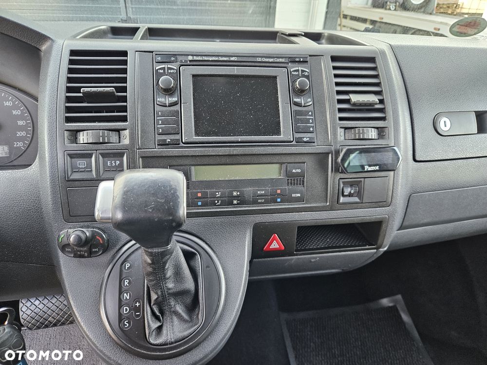 Volkswagen Caravelle - 21