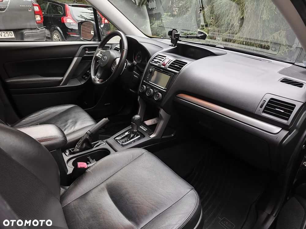 Subaru Forester 2.0XT Platinum Lineartronic - 19