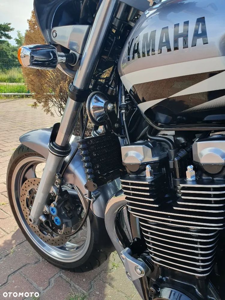 Yamaha XJR - 19
