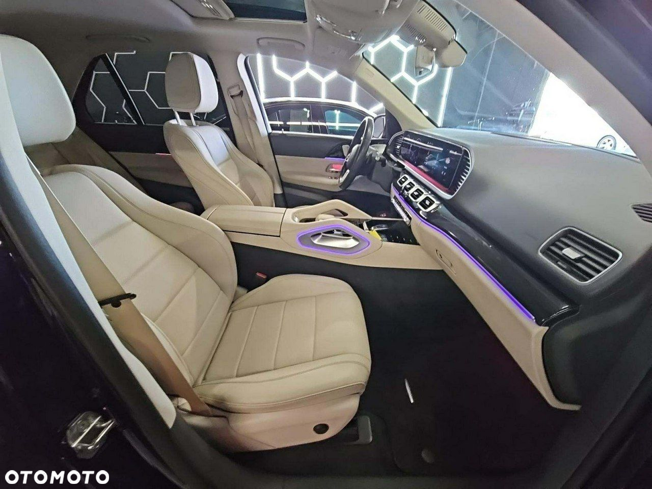 Mercedes-Benz GLC - 12
