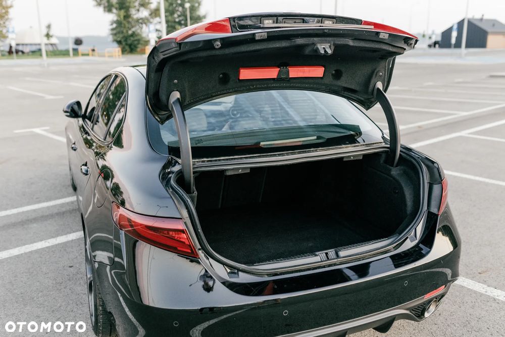 Alfa Romeo Giulia 2.0 Turbo 16V AT8 Veloce - 28