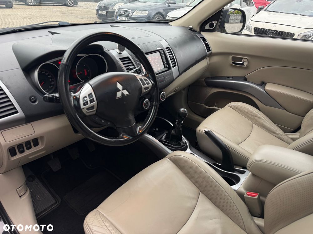 Mitsubishi Outlander - 17